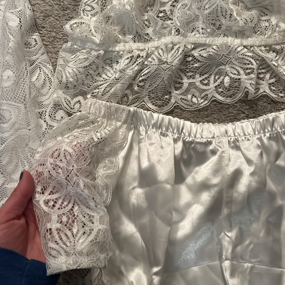 3 Nightgowns/Lingerie - Picture 3 of 11